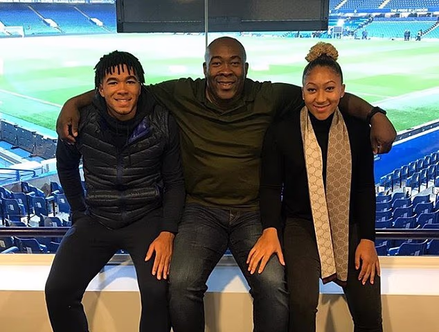Reece, Nigel i Lauren zajedno na Stamford Bridgeu - oboje djece sada igraju za Chelsea