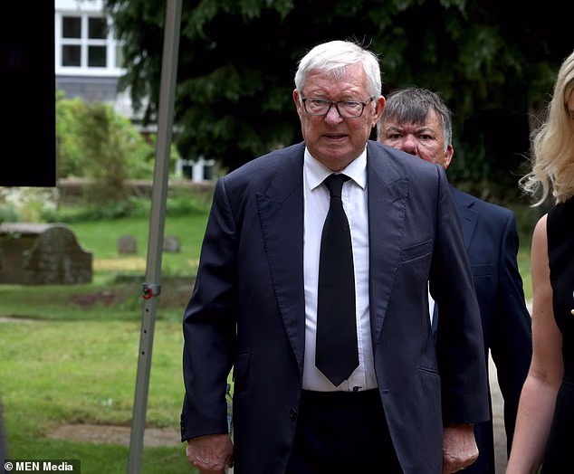 Bivši šef Man Uniteda Sir Alex Ferguson bio je među ožalošćenima koji su prisustvovali sprovodu