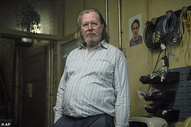 Gary, 68, također je dobio prestižnu nominaciju za najboljeg glavnog glumca u dramskoj seriji za svoju ulogu Jacksona Lamba u Apple TV+ trileru Slow Horses
