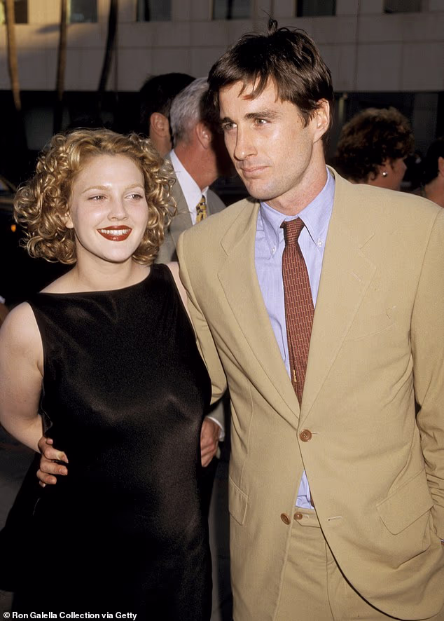 Wilson se udvarao Gwyneth Paltrow otprilike godinu dana 2001. i Drew Barrymore od 1997. do 1999. Gore, s Barrymoreom 1998.