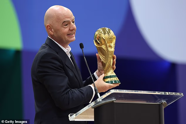 Gianni Infantino trudio se stišati buku oko odluke da se Folarinu Balogunu dopusti igrati protiv Belgije