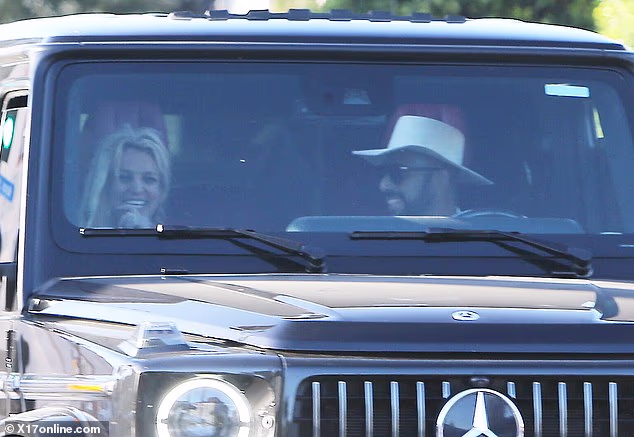 Spears je viđena kako sjedi u Mercedesovom SUV-u