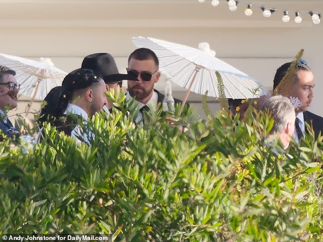Činilo se da Kelce uživa u prijemu koji se održao na terasi hotela Ritz-Carlton