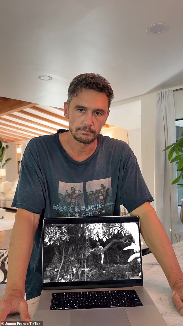 Stojeći pred svojim laptopom, Franco je konačno otkrio snimku s navodne posjete koja ga je zabrinjavala tjednima