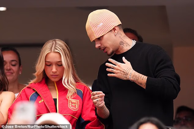 Njezin tata David igrao je u Španjolskoj i Francuskoj tijekom svoje karijere, ali obitelj Beckham odana je Španjolskoj u utorak