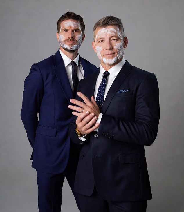 Web stranica brenda podijelila je treću sliku Bena i Joela i napisala: 'FOR SKIN je brend za njegu kože koji su izgradili Joel Dommett i Ben Shephard. Comedy & Cream naš je prvi događaj testiranja uživo, koji okuplja prostoriju punu muškaraca da isprobaju naše proizvode, podijele iskrene povratne informacije i pomognu oblikovati marku prije lansiranja'