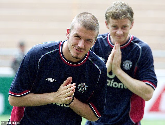 David Beckham i Ole Gunnar Solksjaer na Unitedovoj turneji po jugoistočnoj Aziji 2001. - Unitedovi navijači u SAD-u osjećali su se zakinutim kad je Beckham prodan prije turneje 2003.