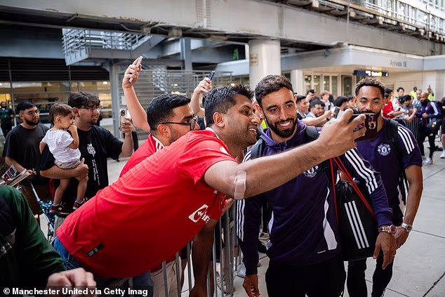 Bruno Fernandes stiže u Chicago uoči Unitedove ekstravagancije u SAD-u 2025. godine