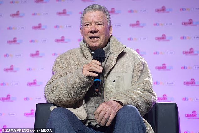 Shatner slikan na izložbi obožavatelja u Calgaryju, Alberta, Kanada 26. travnja