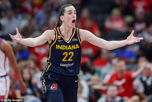 Kao što je bio slučaj tijekom njezine prve dvije WNBA sezone, čuvarica Indiana Fever Caitlin Clark bila je u središtu kontroverzi oko rase, privilegija i suđenja u ligi