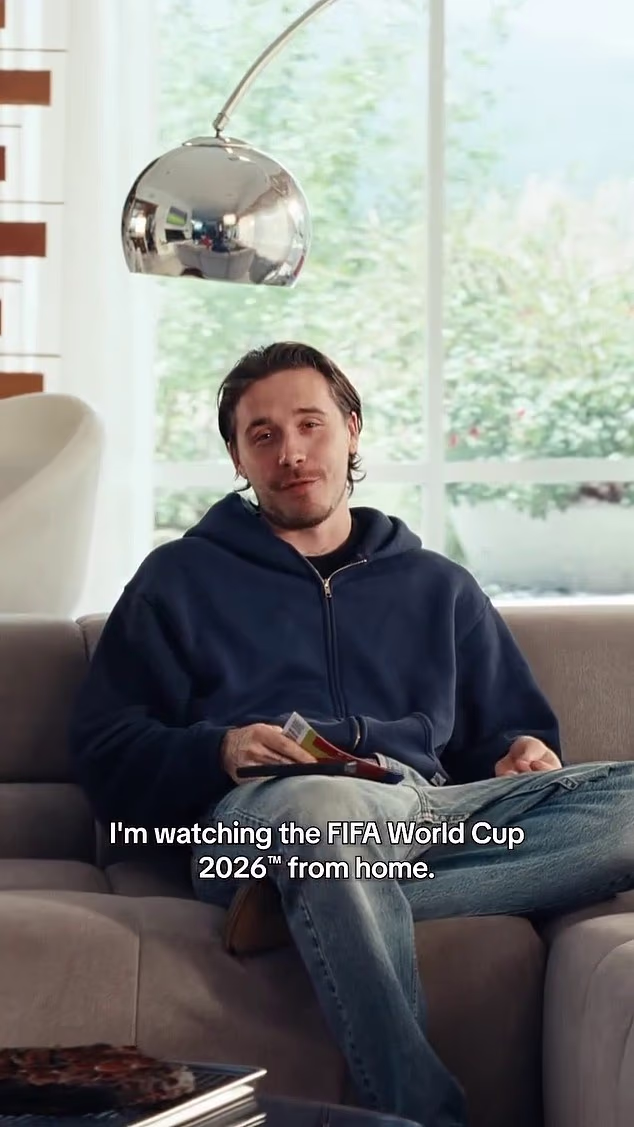 U reklami za DoorDash, Brooklyn je rekao 'Vjerojatno se pitate zašto gledam Fifa Svjetsko prvenstvo 2026. od kuće... to je duga priča.' Riječi su protumačene kao ruganje njegovim roditeljima