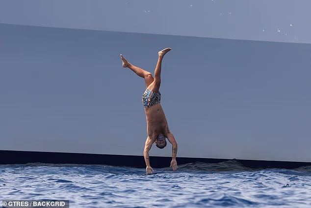 Ušao je glavom u ocean