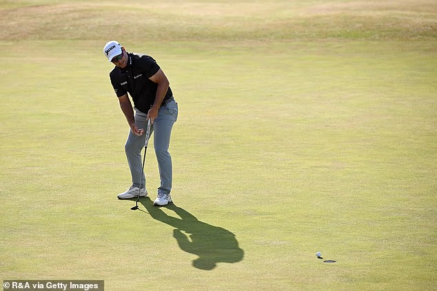 Fox je potonuo svoj putt na 18. rupi i pokrenuo slavlje u Royal Birkdaleu u Southportu