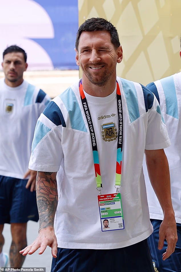 Čovjek sata i kapetan Argentine Lionel Messi namignuo je navijačima dok je dolazio na finale