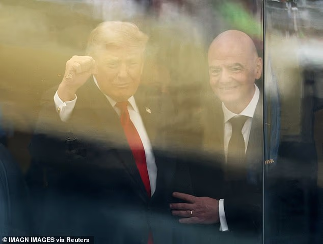 Američki predsjednik Donald Trump i predsjednik FIFA-e Gianni Infantino viđeni zajedno prije utakmice