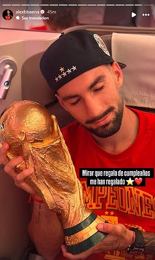 Alex Baena - koji slavi rođendan 2. srpnja - rekao je: 'Pogledajte ovaj rođendanski poklon koji sam dobio'