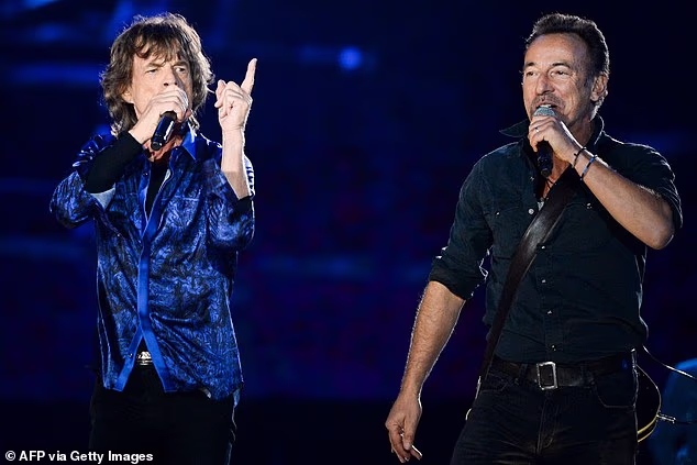Komentari umjetnika The Journey dolaze nakon što je frontmen Rolling Stonesa Mick Jagger rekao da se protivi korištenju svoje platforme za razgovor o politici
