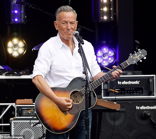 Cain je rekao da mu se 'nekada sviđao' Springsteen (na slici u Chicagu u lipnju), koji je desetljećima otvoreno govorio o svojim liberalnim uvjerenjima