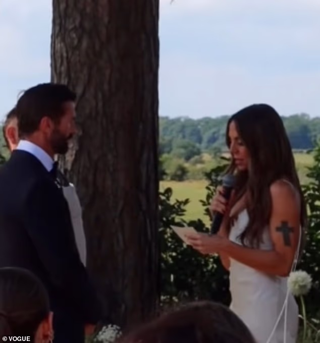 Video je pokazao i emotivni svadbeni govor koji je Melanie održala prilikom razmjene zavjeta
