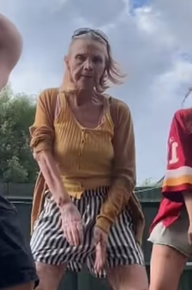 Otac jednog djeteta, 21, morao je šivati ​​nakon što ga je ugrizao pas dok je bio u londonskom domu njegove babe Jackiey Budden; na slici Jackieya 2025