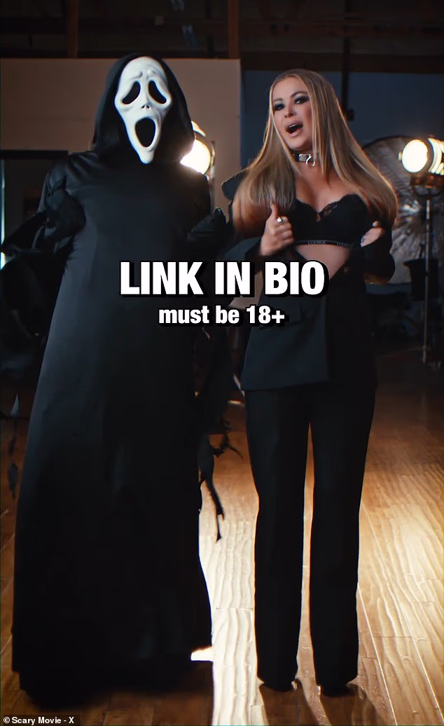 Kultni ubojica pojavljuje se u promotivnom videu uz originalnu zvijezdu Strašnog filma Carmen Electra, u kojem se vidi kako mu djevojka Baywatcha daje savjete o snimanju sadržaja za odrasle