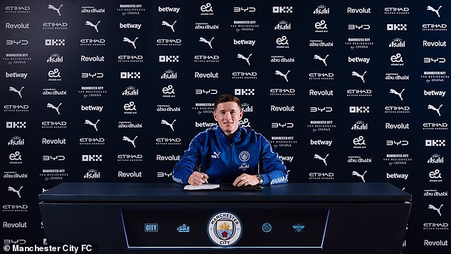 Elliot Anderson potpisao je petogodišnji ugovor s Manchester Cityjem
