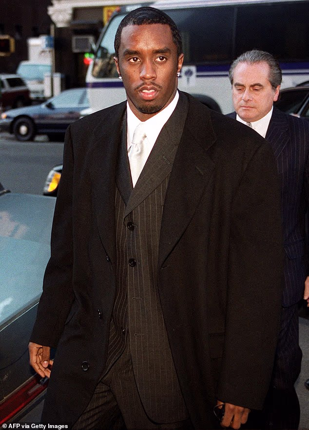 Izvori navode da su se Diddy i drugi zatvorenik isprva počeli gurati, prije nego što su između njih dvojice počeli letjeti udarci. Rečeno je da se Diddy 'držao' u tučnjavi, iako su zatvorski čuvari brzo razdvojili dvojicu muškaraca. Gore, 2000