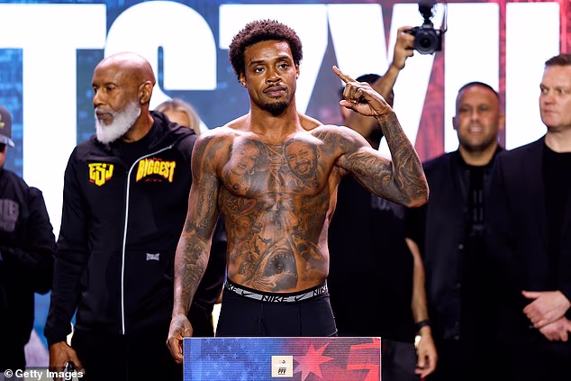 Spence (na slici) također riskira da ocrni jednu od velikih ostavština boksa nakon što je jedini poraz doživio protiv neporažene pound-for-pound legende Terencea Crawforda