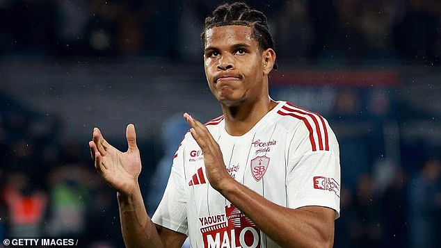 Crystal Palace još uvijek razmišlja o potezu braniča Bresta Raphaela Le Guena