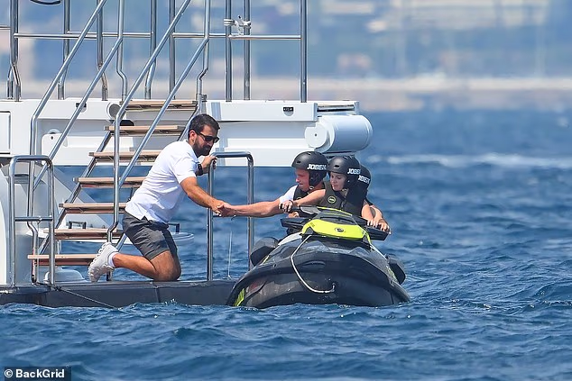 Paru je pružena pomoć za njihov izlet jet skijem