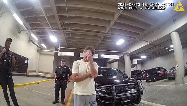 Bivša zvijezda Dallas Cowboysa može se vidjeti kako 'loše' radi na testu trijeznosti na terenu