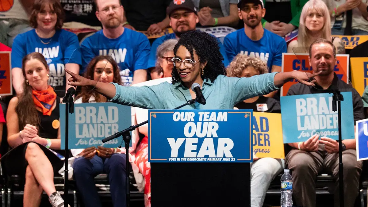 Darializa Avila Chevalier govori na skupu Get Out The Vote u Kings Theatreu u Brooklynu, New York.