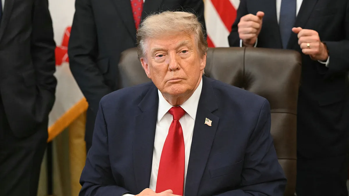 Trump govori medijima i spominje odavanje počasti Lindsay Graham.