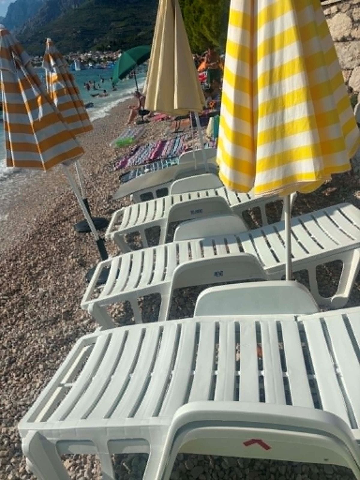 POTPUNI NERED U TUČEPIMA! Javila nam se njemačka obitelj: "Nemamo gdje s bebom", saborska zastupnica poslala upit Butkoviću: "Trebam li nositi nož na plažu?"
