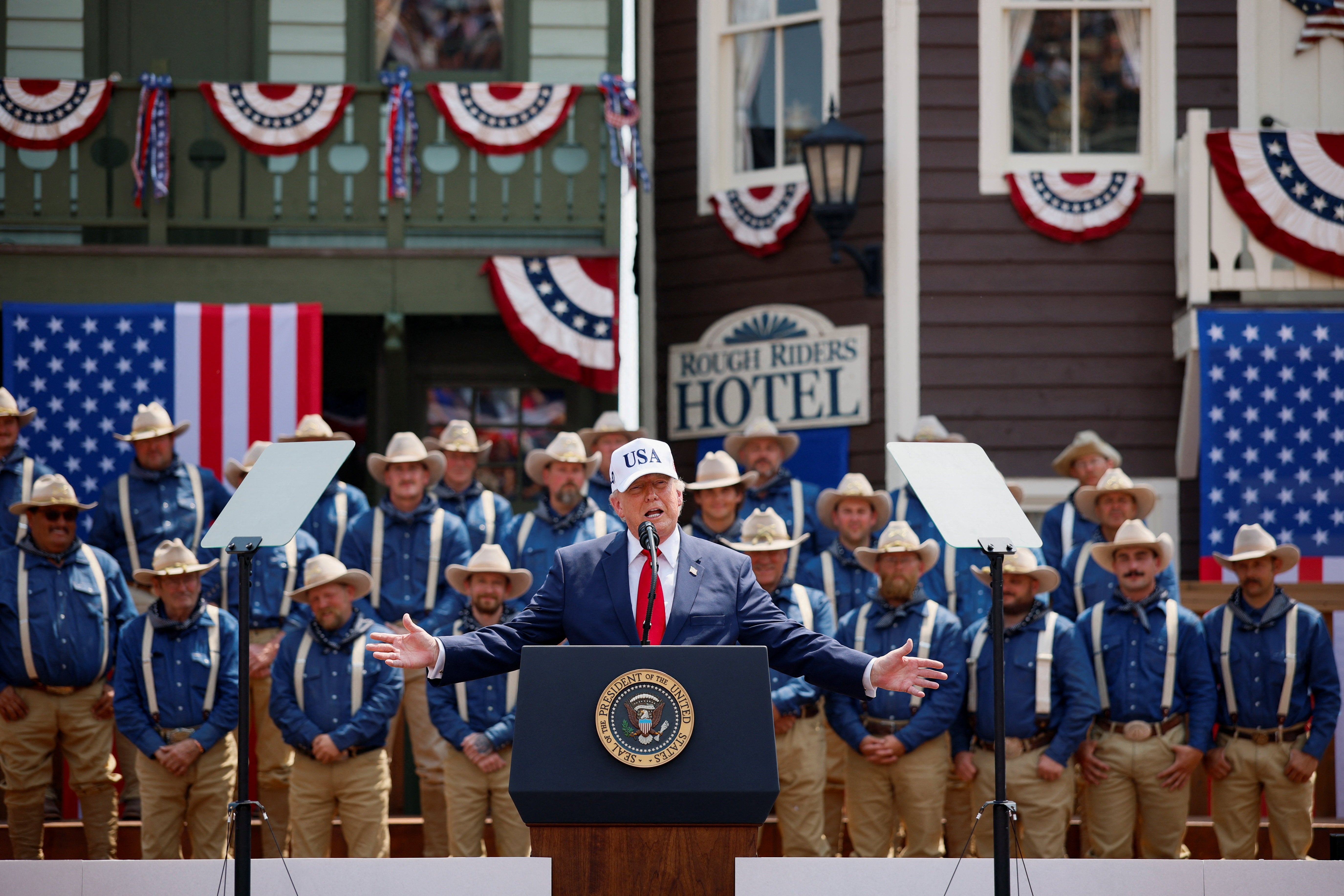 Predsjednik Donald Trump govori u amfiteatru Burning Hills na dan posvećenja predsjedničke knjižnice Theodore Roosevelt u Medori, Sjeverna Dakota,