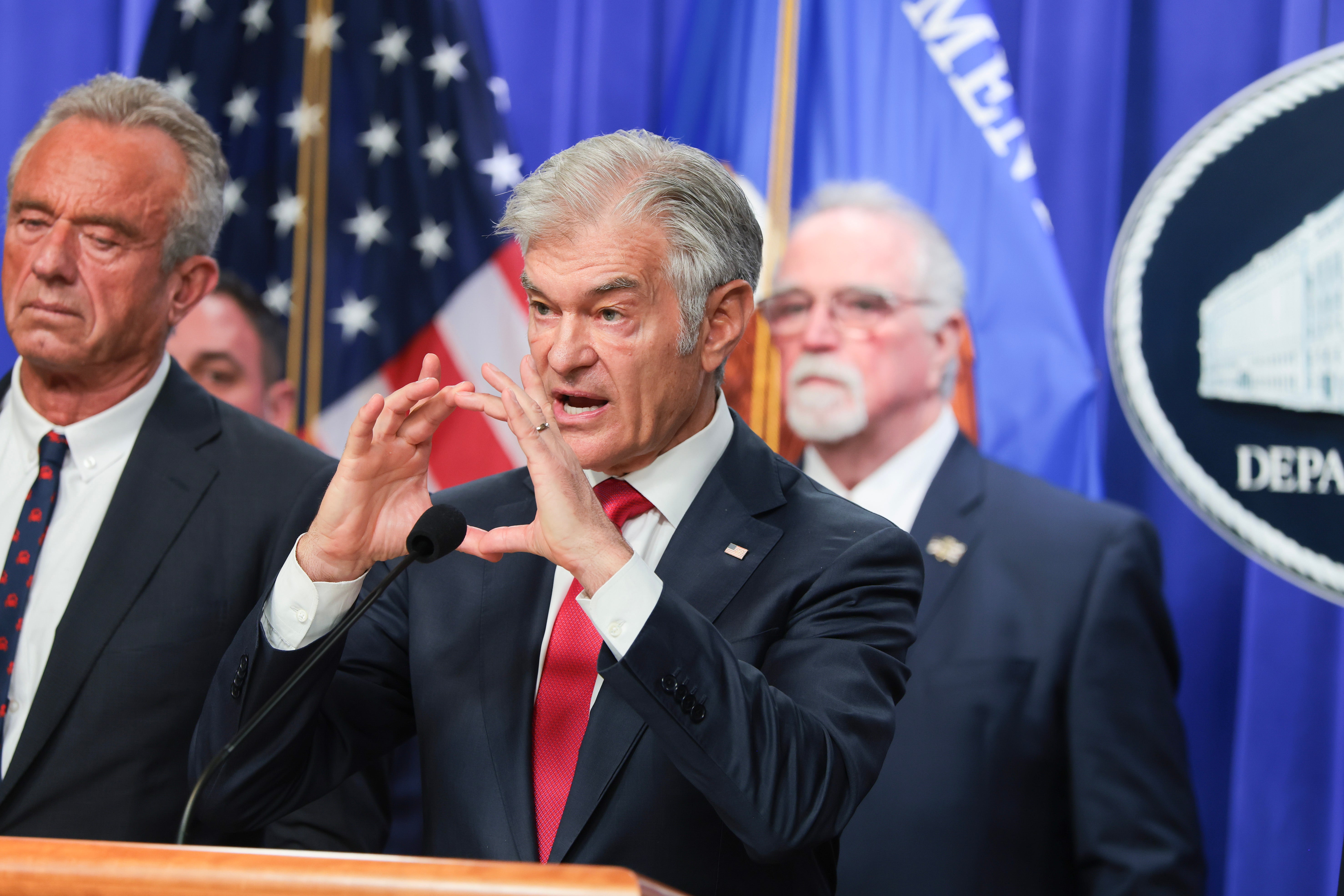 Izvješće pada dok potpredsjednik JD Vance, tajnik HHS-a Robert F. Kennedy Jr. i šef Medicarea Mehmet Oz promoviraju ono što je Bijela kuća nazvala 