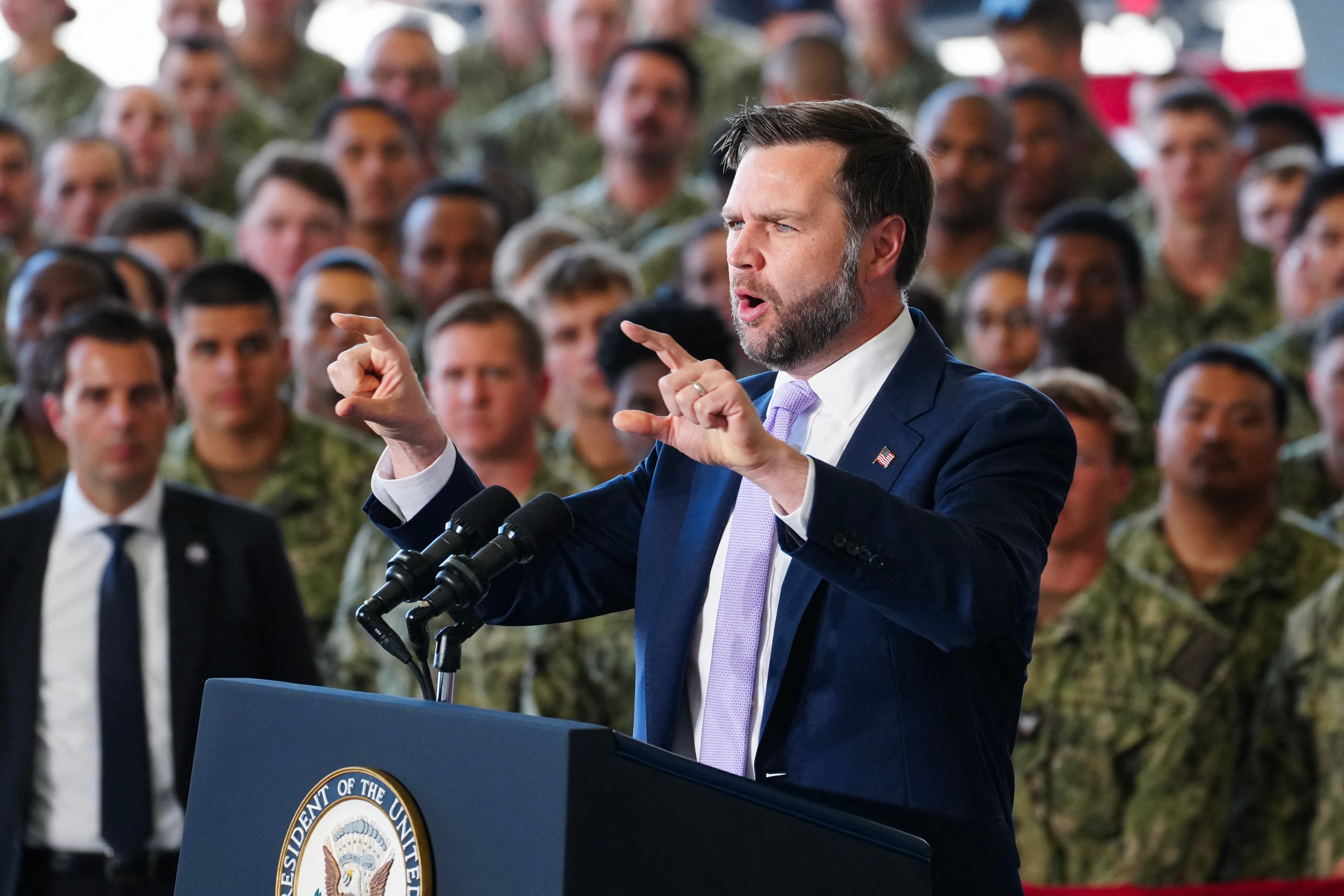 Vance vodi pred svojim kolegama republikancima u anketama 2028