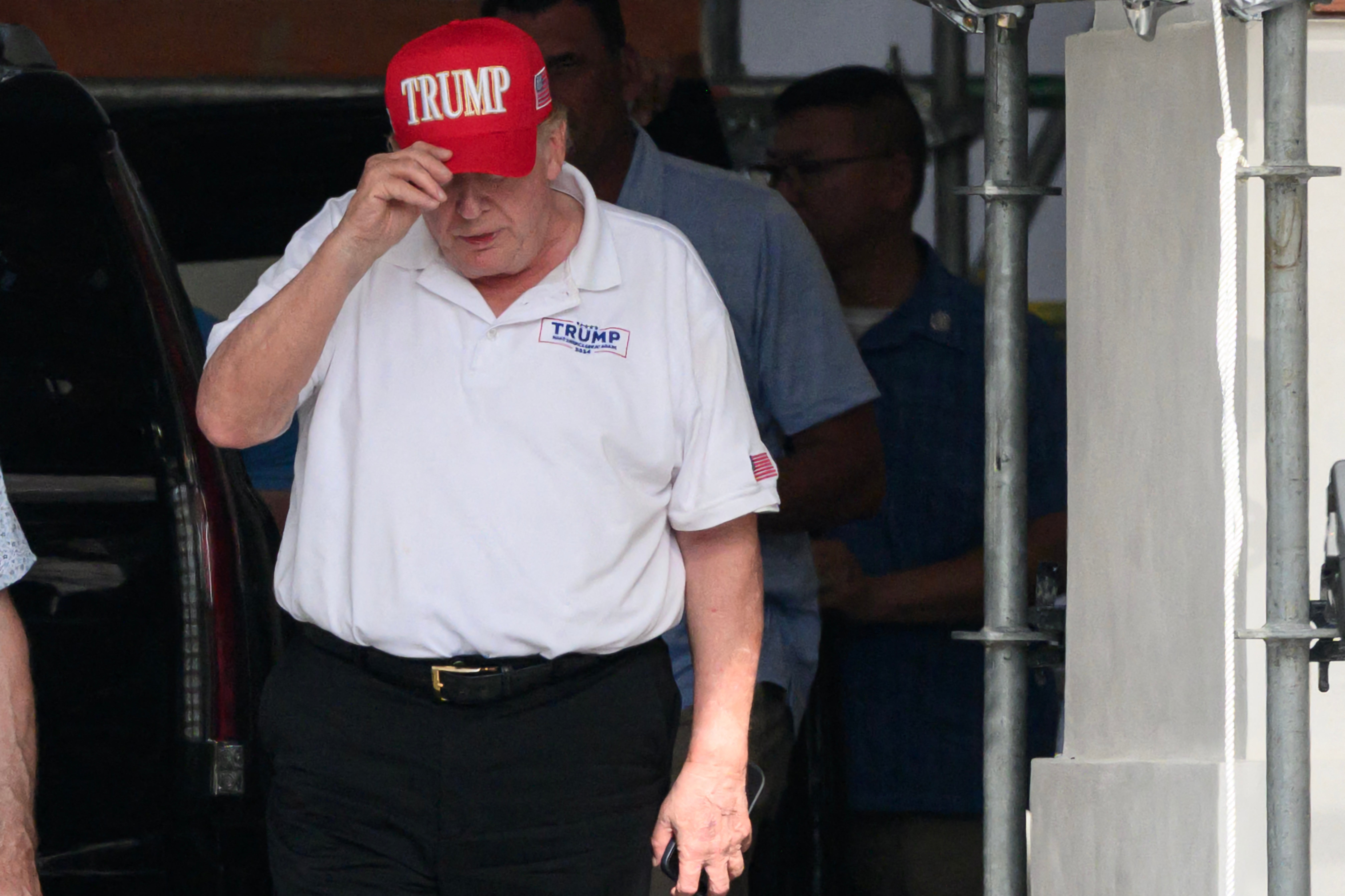 Trump je ovaj vikend igrao golf u klubu Virginia, koji je bio pogođen nizom kršenja zdravstvenog kodeksa. Klub je odbacio izvješće kao 'politički motivirano'