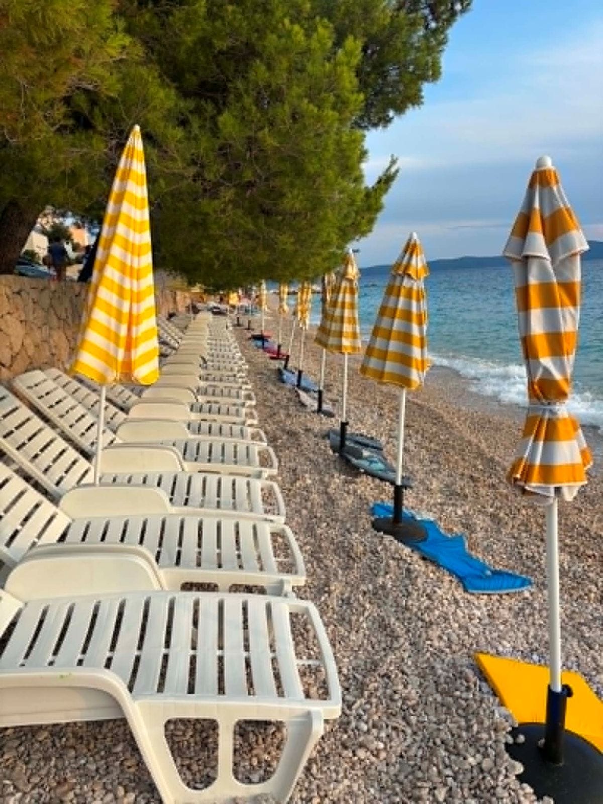 POTPUNI NERED U TUČEPIMA! Javila nam se njemačka obitelj: "Nemamo gdje s bebom", saborska zastupnica poslala upit Butkoviću: "Trebam li nositi nož na plažu?"