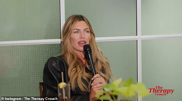 Abbey Clancy otkriva da je njezina kći Sophia (15) zamalo uhićena dok je letjela za New York nakon što se našalila da ‘ima pištolj’ s imigracijskim službenicima