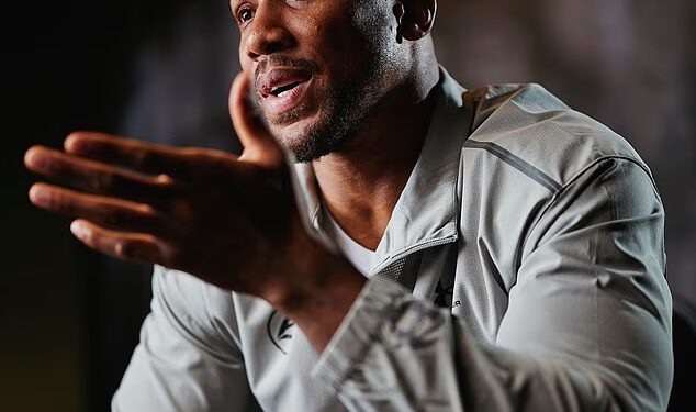 Anthony Joshua otkriva kako je bio prisiljen ‘ostaviti emocije po strani’ nakon tragedije u prometnoj nesreći u kojoj su poginula dva njegova najbolja prijatelja – i molitve koja ga je potaknula prije povratka u borbu
