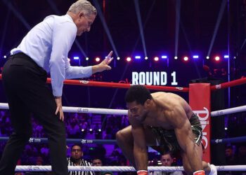 Anthony Joshua protiv Kristiana Prenge UŽIVO: AJ POBJEĐUJE u drugom kolu nakon što je u dramatičnom uvodu POŠAO na platno