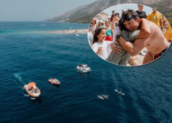 BRAČ DIŠE KAO JEDNO Emotivni doček na pola puta napunio baterije plivaču velikog srca