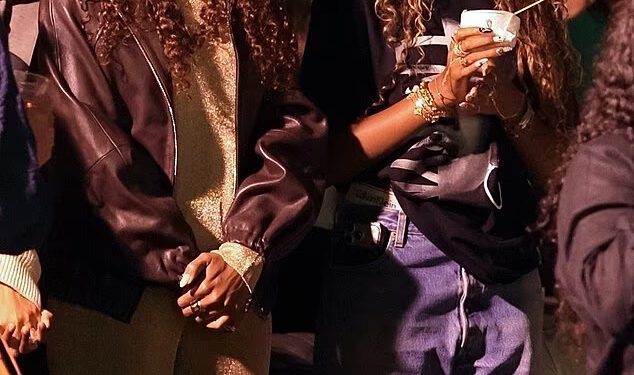 Beyonceina kći Blue Ivy izgleda baš poput svoje majke dok sa svojim slavnim roditeljima ide na koncert Lauryn Hill