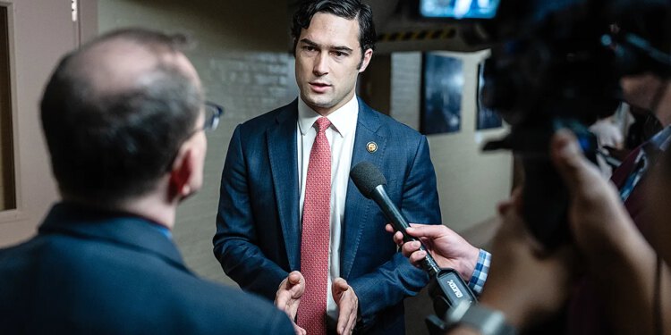 Brandon Gill postaje zvijezda republikanaca u Zastupničkom domu u borbi protiv DEI-ja