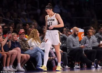 Caitlin Clark pokazuje zašto je superzvijezda po povratku nakon ONOG udarca u grlo… ali tvrdnje o ‘rasizmu’, ljubomora i politika prijete da poremete veliki trenutak WNBA lige