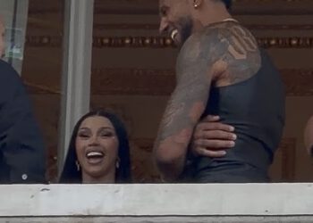 Cardi B, 33, pokreće glasine o romansi s novom sportskom zvijezdom, 26, na Tjednu mode u Parizu… pet mjeseci nakon razlaza s NFL-om Stefonom Diggsom