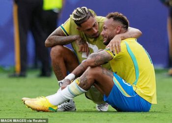‘Carlo Ancelotti umro je grleći Neymara’: Brazilske novine bijesne zbog njihovog ‘kukavički, sramotnog’ ispadanja sa Svjetskog prvenstva i kako je menadžer ‘uništio momčad’
