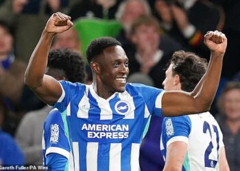 Chelsea želi potpisati Brightonov napadač Dannyja Welbecka (35) nakon što je postigao 13 golova u Premier ligi prošle sezone
