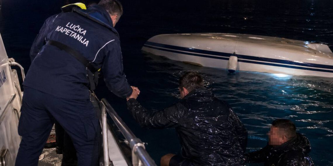 Članovi posade talijanske jedrilice spasili brodolomce sa potopljenog broda kod otoka Lošinja